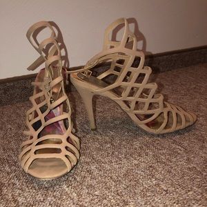 Y - Caged heels